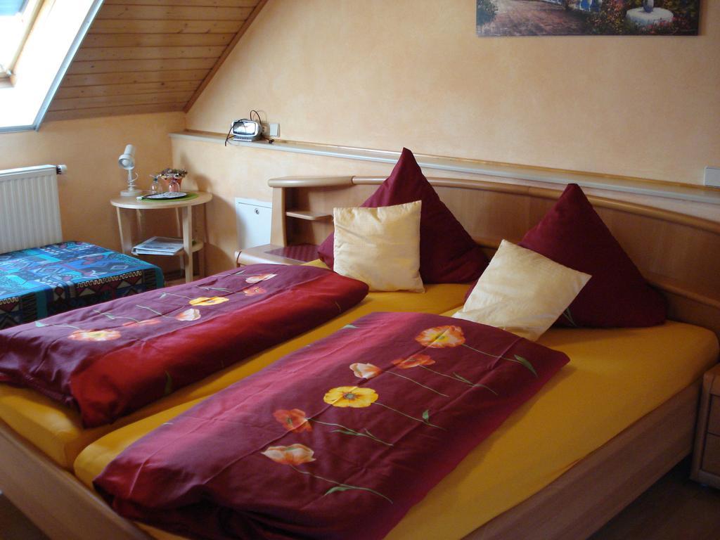 Ferienwohnungen - Gaestehaus Gertrud Moog- รูสท์ ภายนอก รูปภาพ