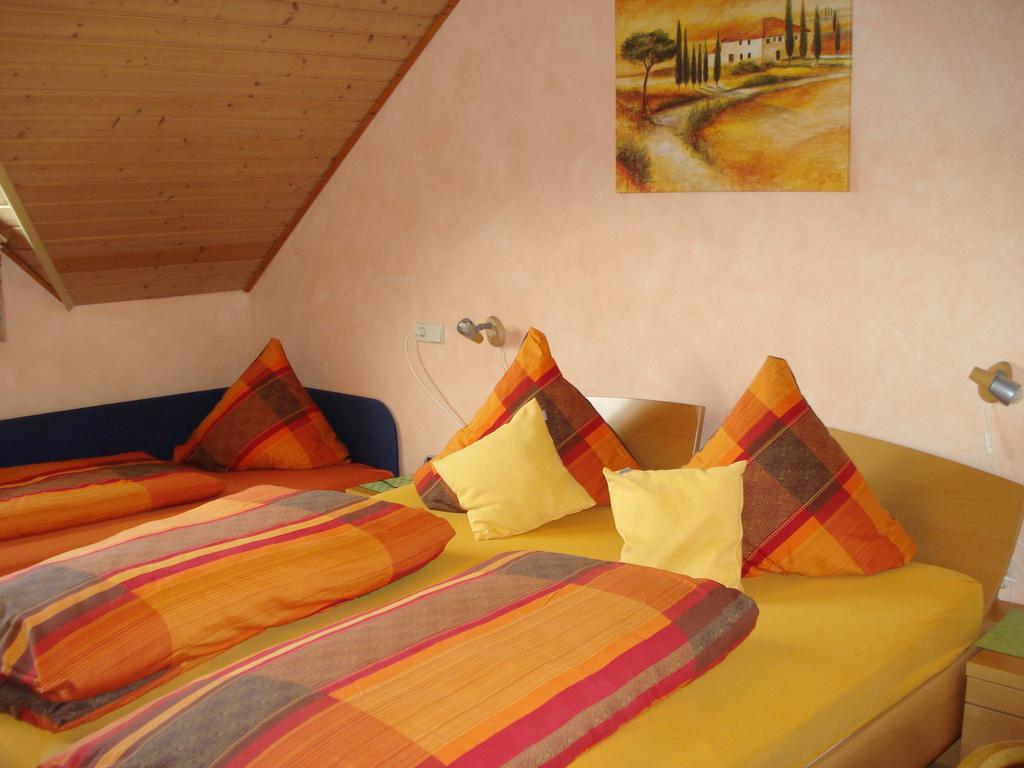 Ferienwohnungen - Gaestehaus Gertrud Moog- รูสท์ ภายนอก รูปภาพ