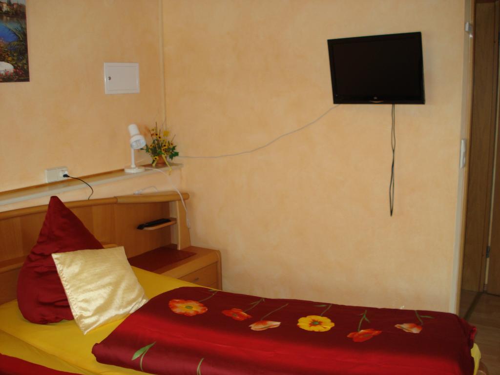 Ferienwohnungen - Gaestehaus Gertrud Moog- รูสท์ ภายนอก รูปภาพ
