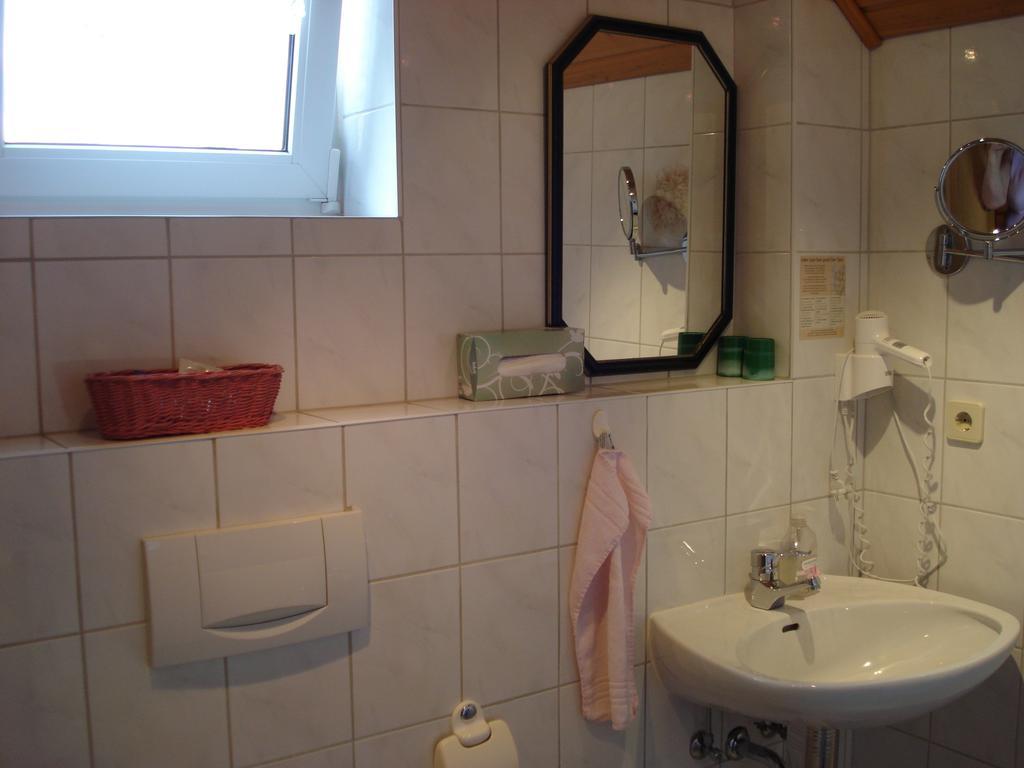 Ferienwohnungen - Gaestehaus Gertrud Moog- รูสท์ ห้อง รูปภาพ