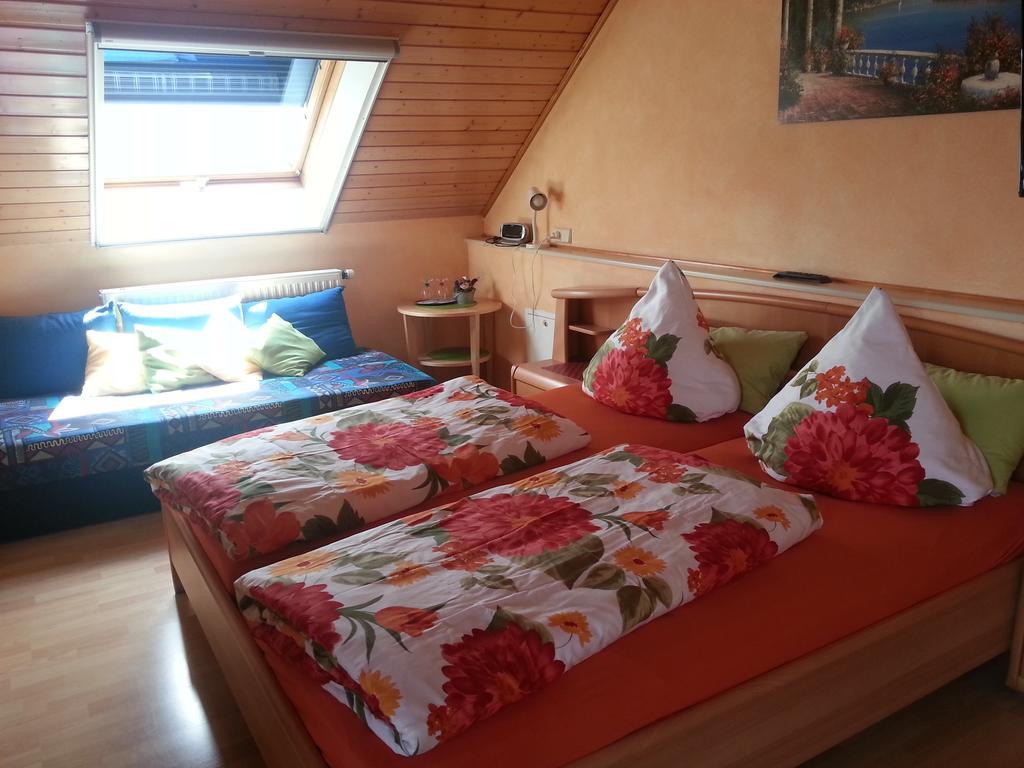 Ferienwohnungen - Gaestehaus Gertrud Moog- รูสท์ ห้อง รูปภาพ